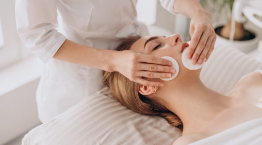 7 beneficii surprinzătoare ale masajului facial