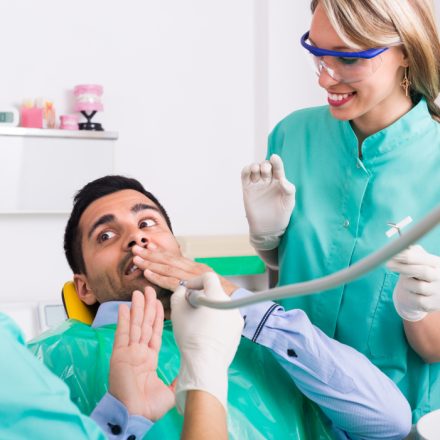 Implantul dentar rapid: Tot ce trebuie să știi