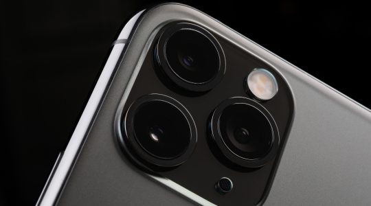 Recenzie iPhone 15 Pro Max: Performanță, Camera și Design de Top în 2023