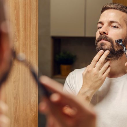 No-Shave November: Crescând barba pentru cauza sănătății masculine