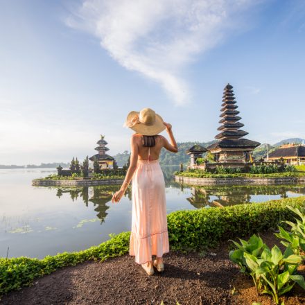 Bali, Perla Indoneziei: O Călătorie prin Cultură, Plaje și Aventură