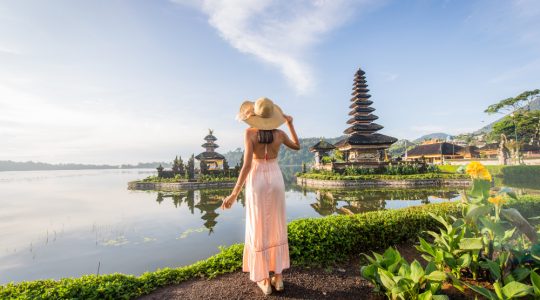 Bali, Perla Indoneziei: O Călătorie prin Cultură, Plaje și Aventură