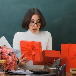 Idei de cadouri pentru profesori și învățători