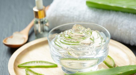 Cum să faci o mască de față cu aloe vera acasă