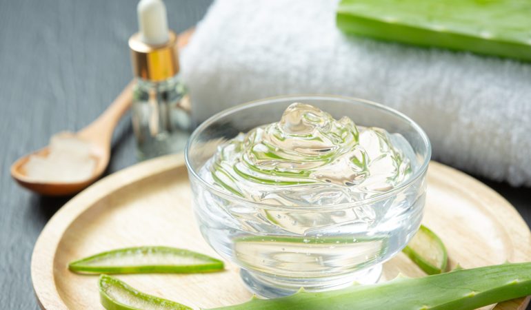 Cum să faci o mască de față cu aloe vera acasă