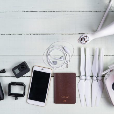 Accesorii esențiale pentru smartphone-ul tău