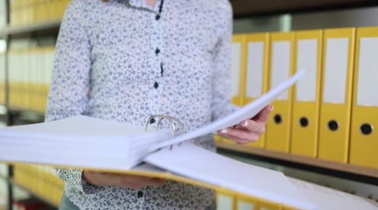 Beneficiile colaborării cu o firmă de arhivare documente