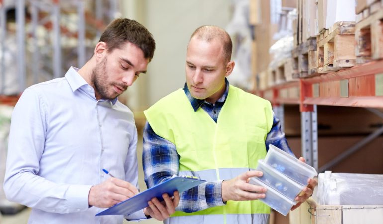 Tehnici de manipulare eficientă a mărfurilor în depozit