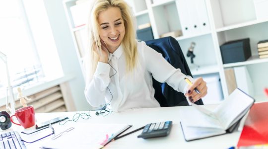 Cum să negociezi salarii și beneficii ca o femeie de afaceri