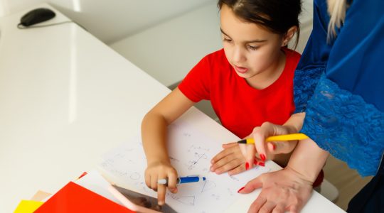 Cum să îți pregătești copilul pentru examenele de admitere