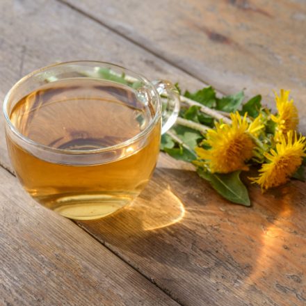 De la detoxifiere la contraindicații: Totul despre ceaiul de păpădie