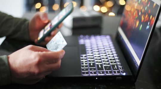 Cum să faci bani din redirecționarea traficului web