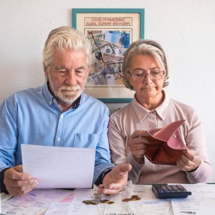 Ce este FIRE (Financial Independence, Retire Early) și cum să îl aplici