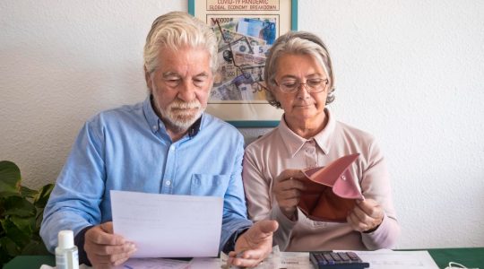 Ce este FIRE (Financial Independence, Retire Early) și cum să îl aplici