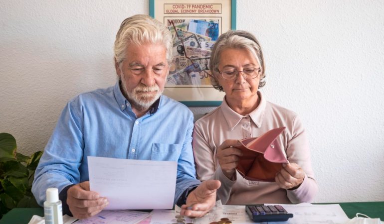 Ce este FIRE (Financial Independence, Retire Early) și cum să îl aplici