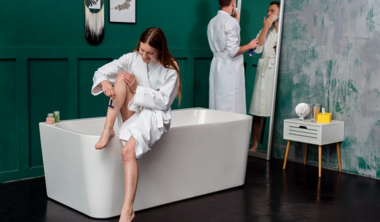 Mobilierul modern în baie: Cum să creezi un decor cu stil