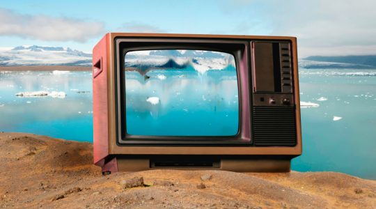 Cum transformi un vechi televizor într-un dulăpior retro