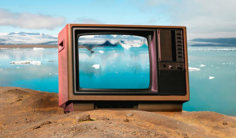 Cum transformi un vechi televizor într-un dulăpior retro