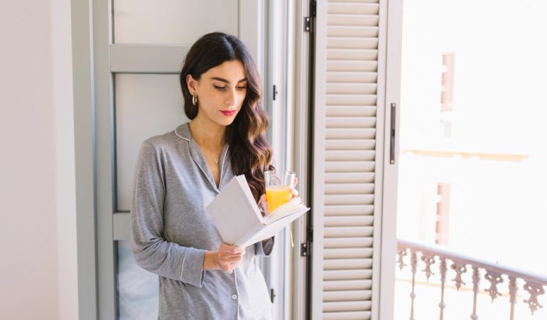 Ghid pentru alegerea corectă a perdelelor pentru ferestre mari