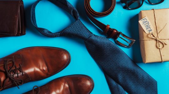 Idei creative de accesorizare pentru costumele elegante de birou