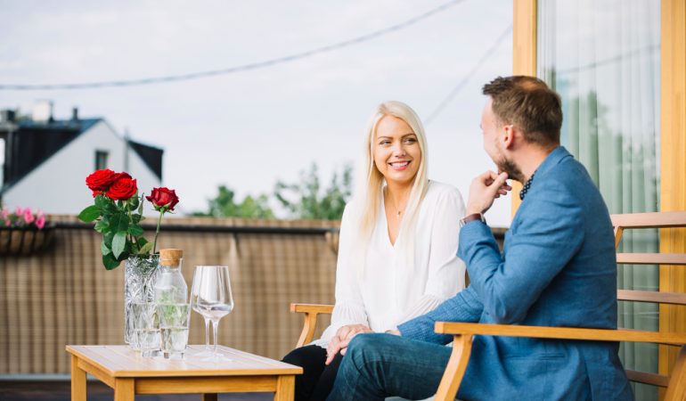 Cum să transformi terasa într-un spațiu pentru cină romantică Cum să transformi terasa într-un spațiu pentru cină romantică